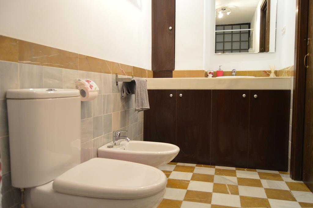 Lyrioshomes Apartamentos Los Treboles Malaga Exterior photo
