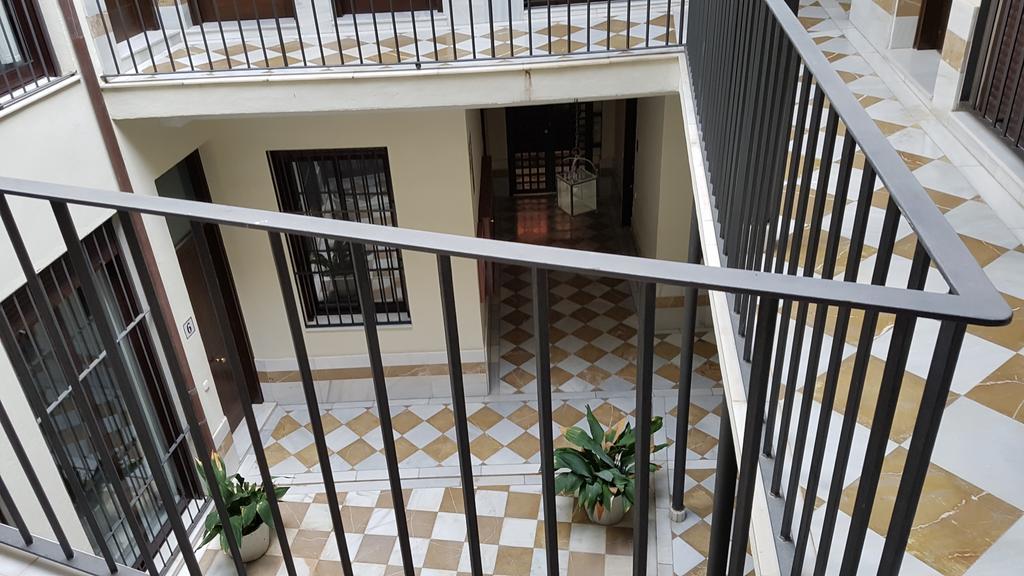Lyrioshomes Apartamentos Los Treboles Malaga Exterior photo